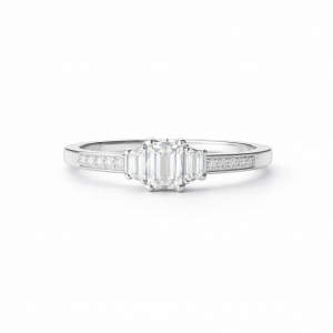 18k White Gold Diamond Ring