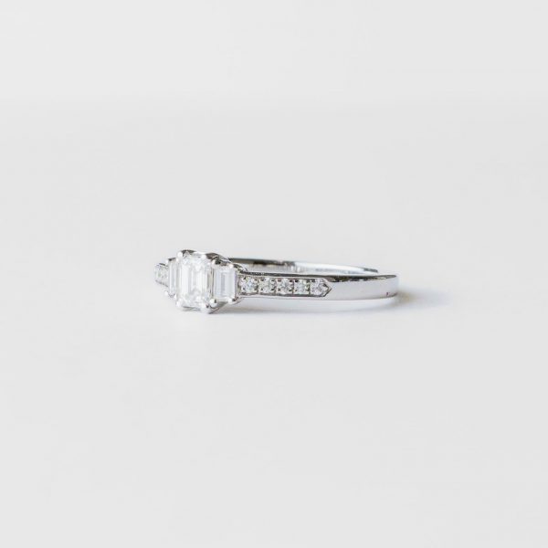 18k White Gold Diamond Ring