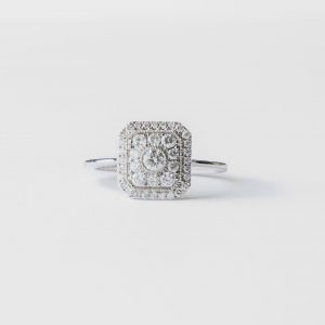 18k White Gold Diamond Ring