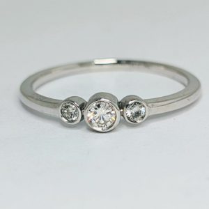 18ct white gold three stone diamond ring