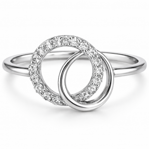 Interlocking circles ring