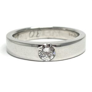 18ct white gold ring with 0.30ct flush diamond