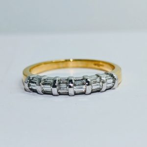 18ct yellow gold 0.43ct baguette diamond ring