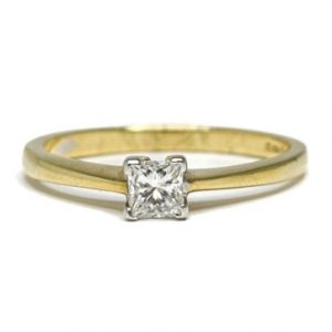 18ct yellow gold diamond solitaire ring