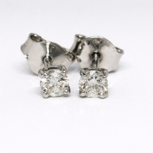 18ct white gold diamond stud earrings
