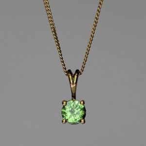 9ct yellow gold necklace with tsavorite pendant