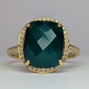 18ct yellow gold ring with green agate and diamonds