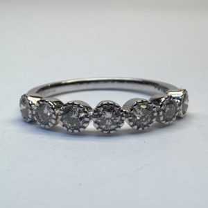 18ct white gold seven diamond ring