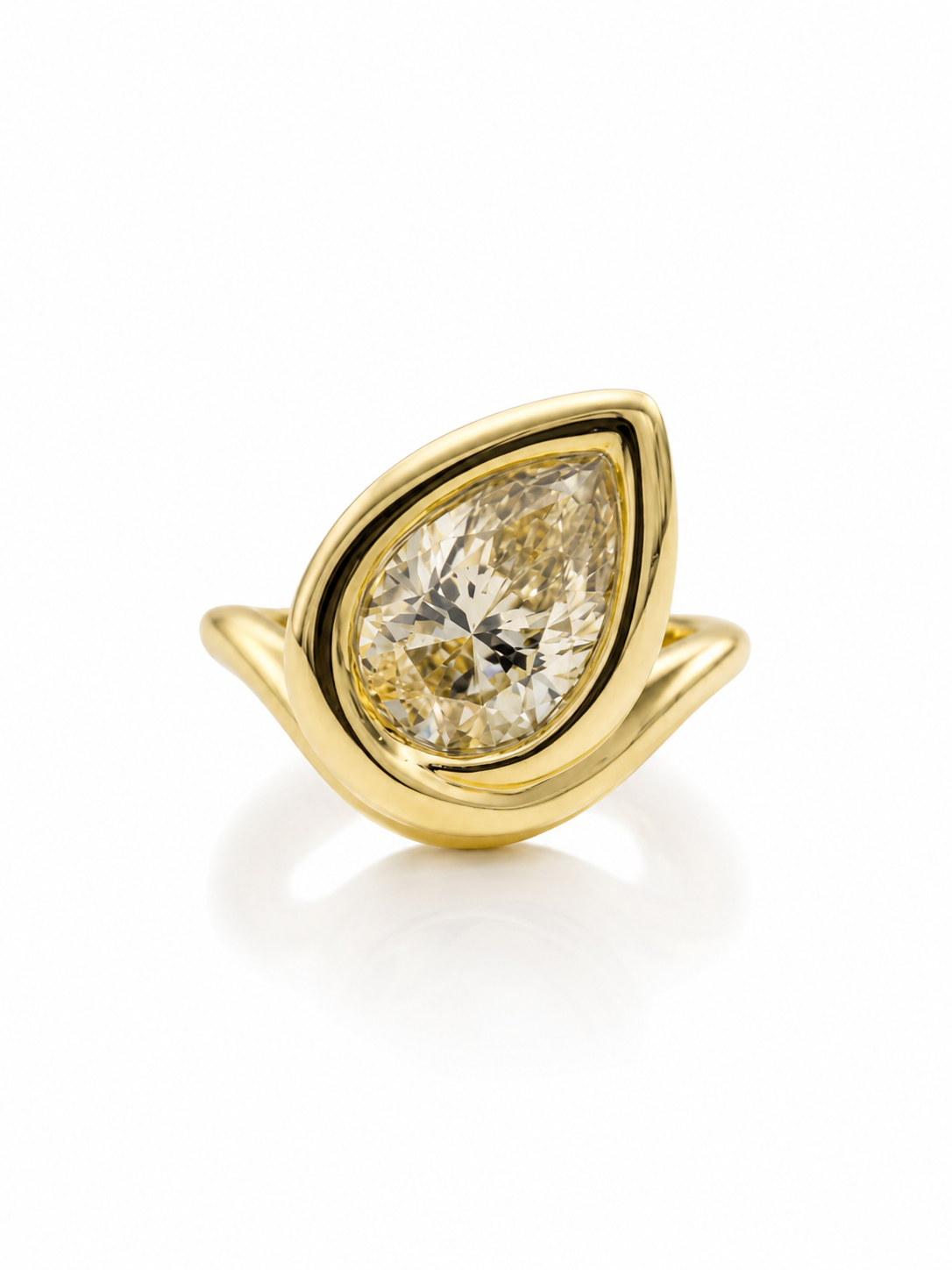 9ct Yellow Gold 1.54ct Lab-Grown Pear Diamond Ring